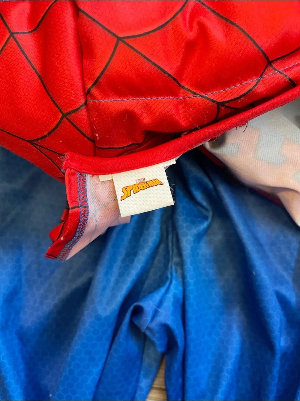 Marvel | Spiderman Costume w/ Mask & Gloves | Size: 5T - Picture 7 of 7